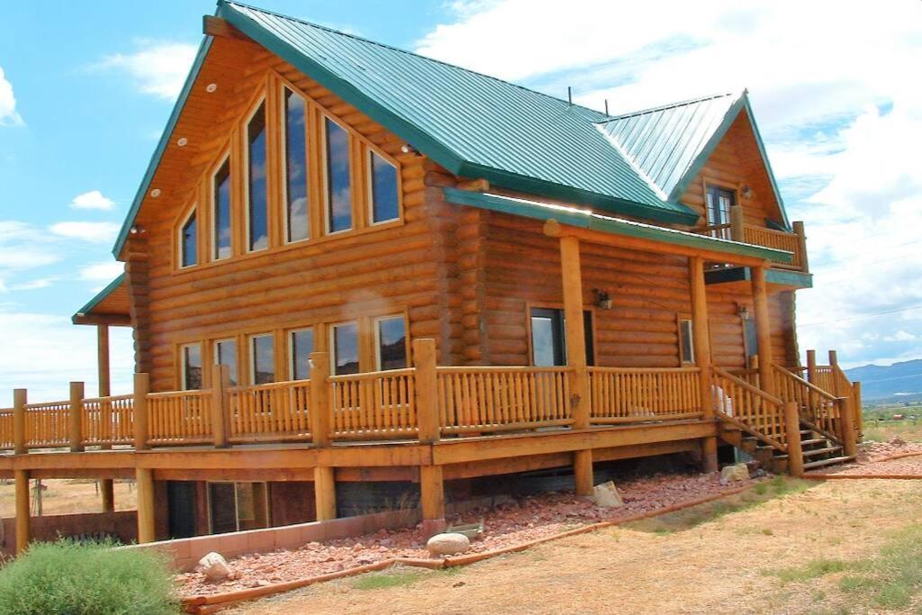 Red Rock Ranch Log Cabin: Large, Fully Furnished Escalante Esterno foto